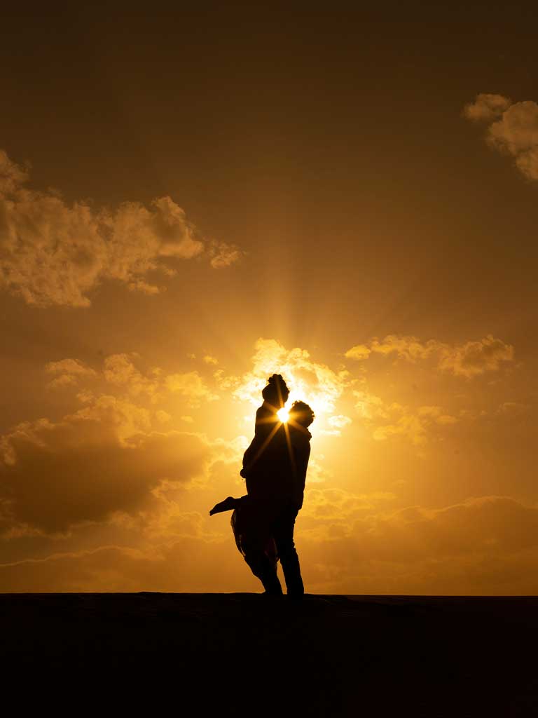 azraq-voyage-travel-light-couple